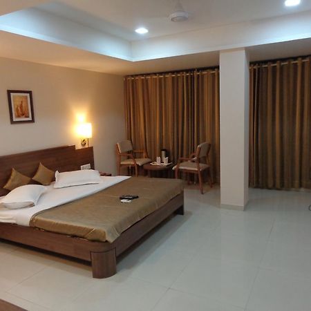 Hotel Classique Rajkot Exterior foto