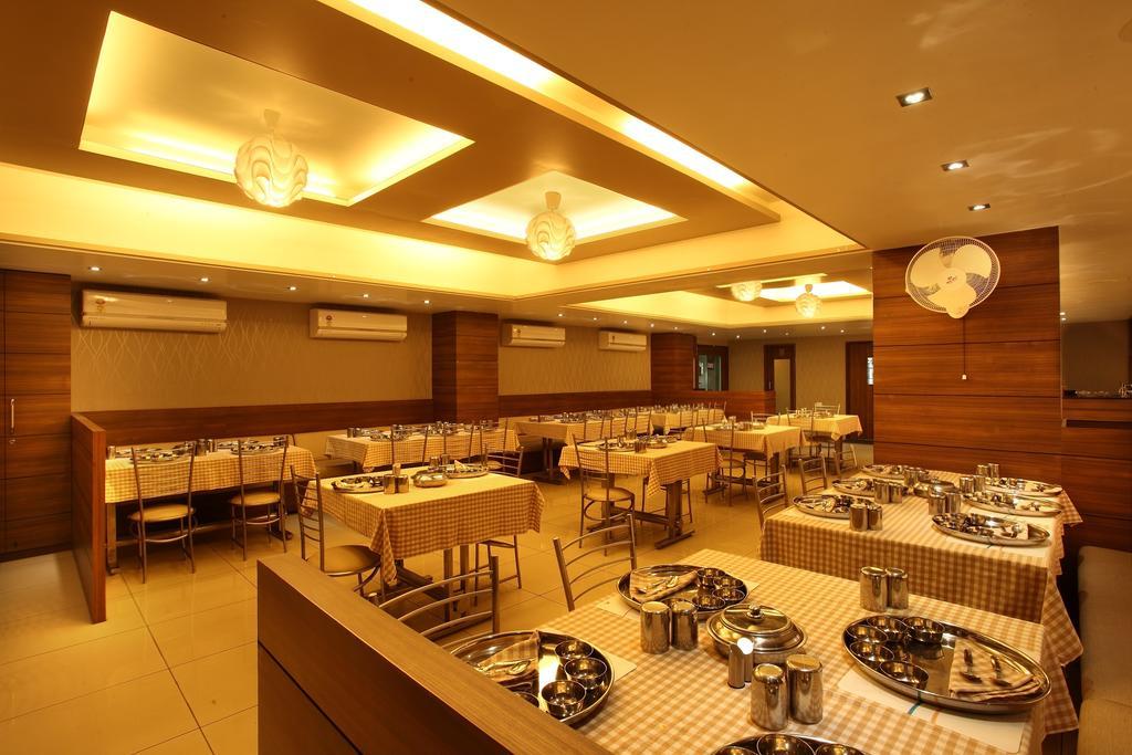 Hotel Classique Rajkot Exterior foto