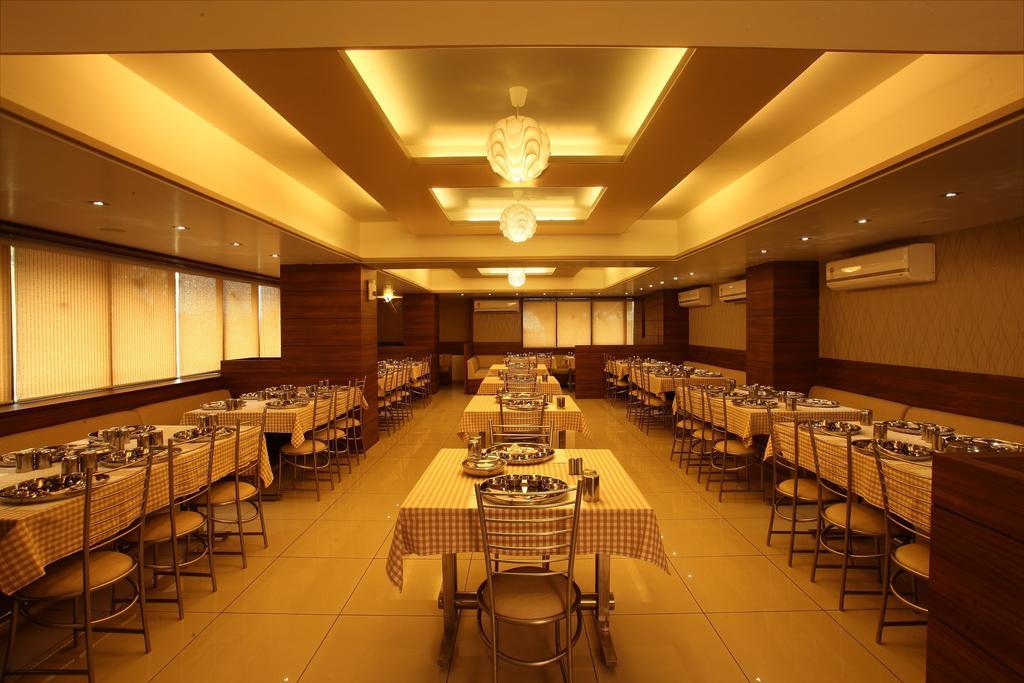 Hotel Classique Rajkot Exterior foto