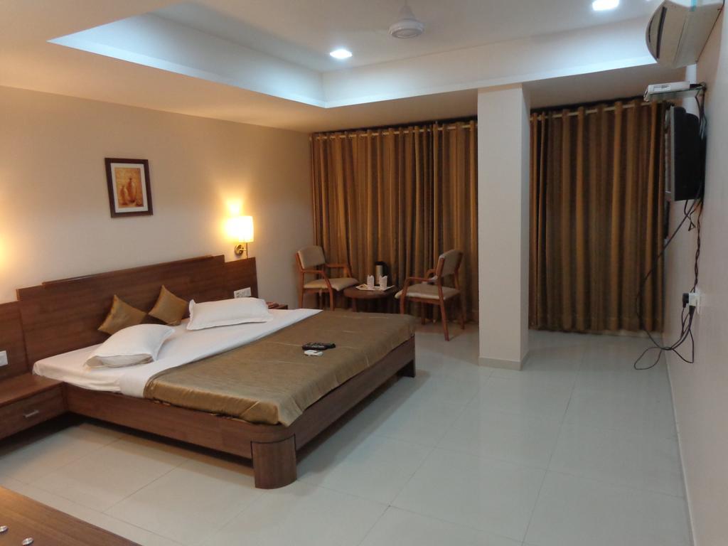 Hotel Classique Rajkot Exterior foto