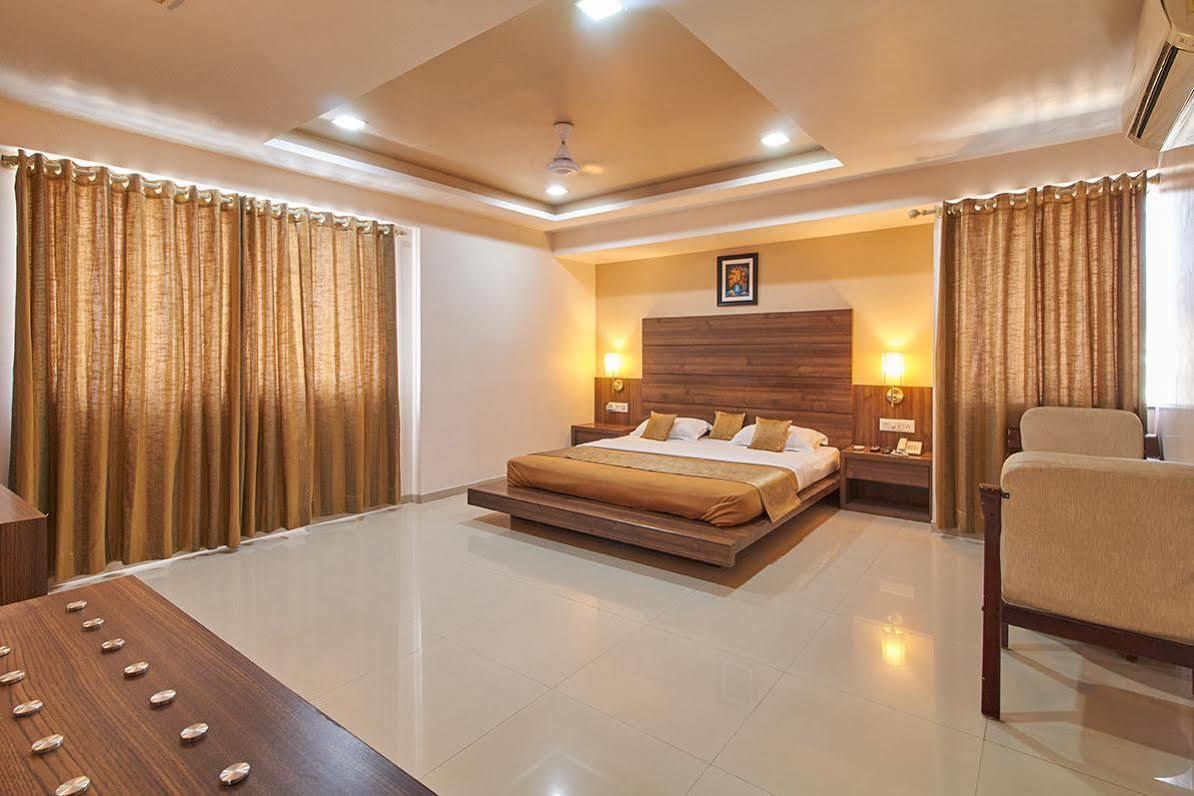 Hotel Classique Rajkot Exterior foto